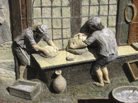 862431 Detail van het gerestaureerde muurmozaïek over het bakkerijproces, gemaakt door de kunstenaar Luigi Amati, dat ...